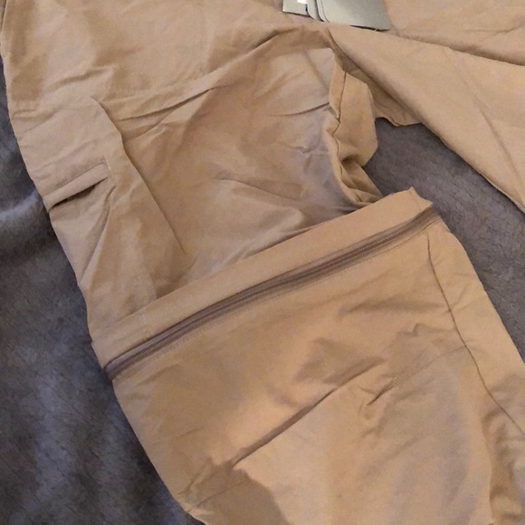 Perfect hiking pants/shorts in one! - Picture 2 of 5